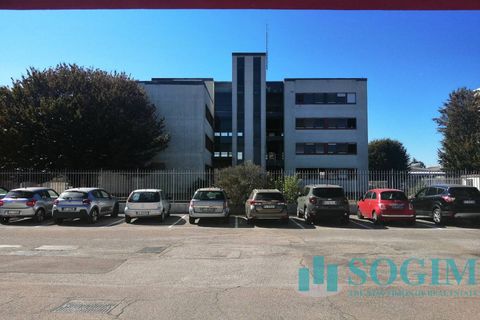 L'establiment comercial a Lainate, Milan, Lainate - € 23.833/mes | Ref: 24595 - foto 2