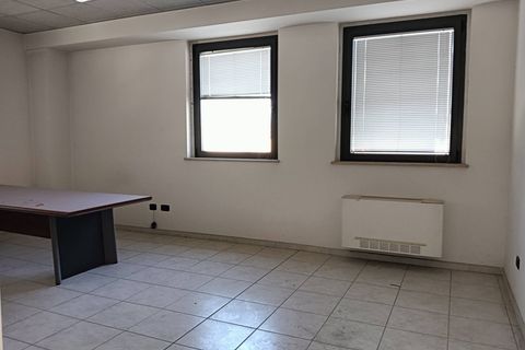 L'establiment comercial a Terni, Terni, Terni - € 3.000/mes | Ref: 49 - foto 9