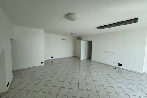 L'establiment comercial a Fermo, Fermo, Fermo - € 1.200/mes | Ref: AA57 - foto 3