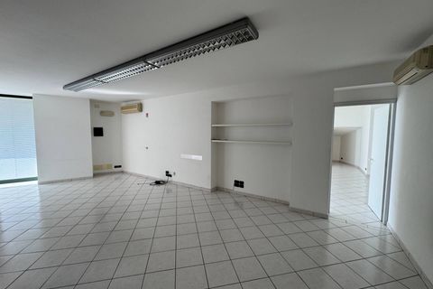 L'establiment comercial a Fermo, Fermo, Fermo - € 1.200/mes | Ref: AA57 - foto 4