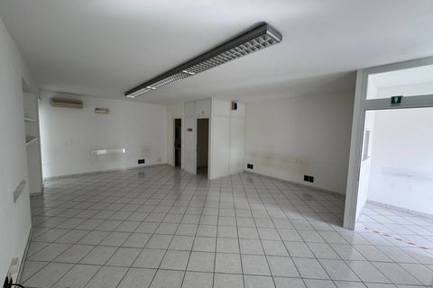 L'establiment comercial a Fermo, Fermo, Fermo - € 1.200/mes | Ref: AA57 - foto 6