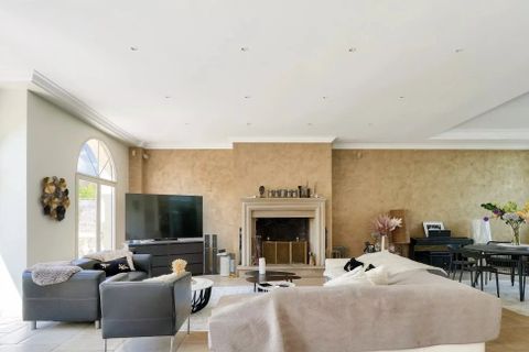 Villa a Le Vésinet, Yvelines, Le Vésinet - € 12.990/mes | Ref: 85932701 - foto 2