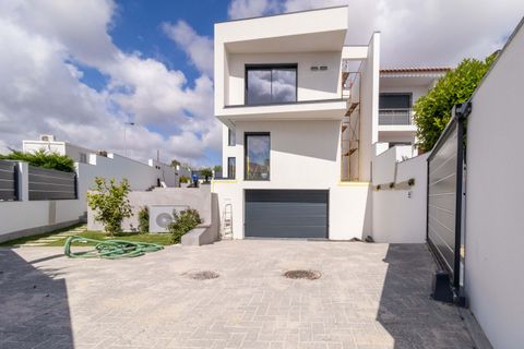 Villa i Cascais, Lisbon, Cascais - € 1.750.000 | Ref: CB06-0191 - foto 9