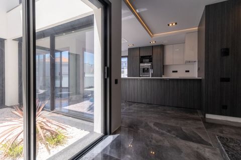 Villa i Cascais, Lisbon, Cascais - € 1.750.000 | Ref: CB06-0191 - foto 18