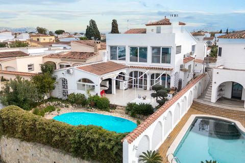 Villa i Empuriabrava, Gerona, Empuriabrava - € 990.000 | Ref: W-02Z3PZ - foto 1