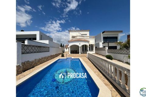 Villa i Empuriabrava, Gerona, Empuriabrava - € 795.000 | Ref: 3751 - foto 1