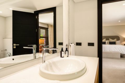 Villa in Nueva Andalucia, Malaga - photo 1