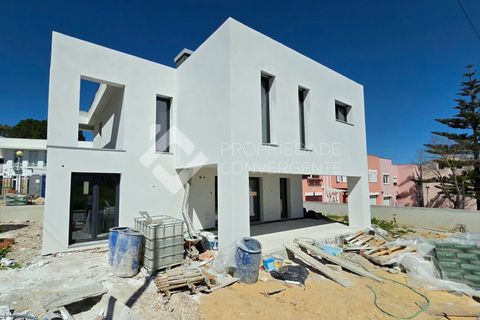 Villa a Almada, Setubal, Almada - € 950.000 | Ref: 323 - foto 2