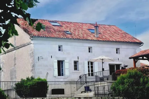 Villa a Aubeterre-sur-Dronne, Charente, Aubeterre-sur-Dronne - € 424.000 | Ref: BVI81076 - foto 12