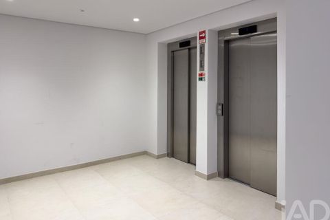 Apartament a Lisbon, Lisbon, Lisbon - € 2.800/mes | Ref: 140994 - foto 23