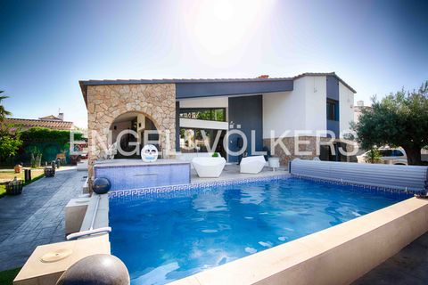 Villa a Empuriabrava, Gerona, Empuriabrava - € 950.000 | Ref: W-030AEB - foto 1