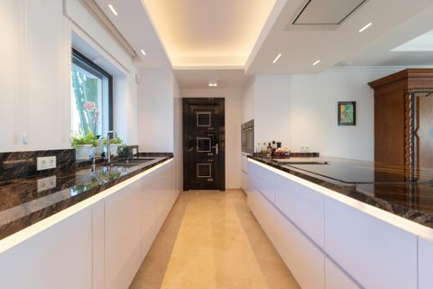 Villa a Elviria, Malaga, Elviria - € 3.750.000 | Ref: R4930954 - foto 7