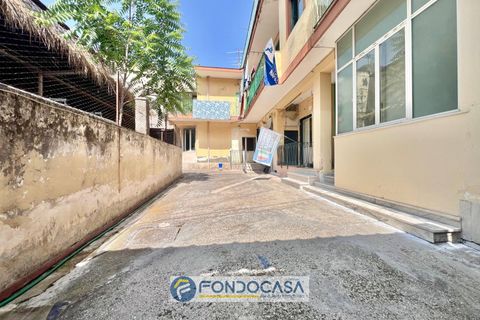 Erhvervsejendom i Sant'Antimo, Naples, Sant'Antimo - € 220.000 | Ref: via garigliano - foto 2