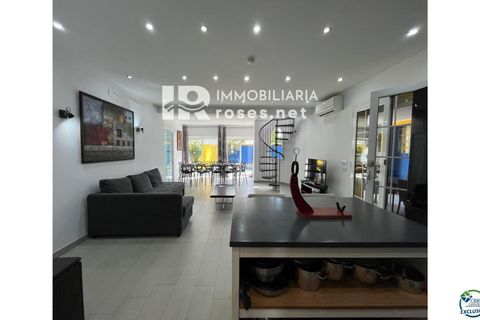 Villa i Empuriabrava, Gerona, Empuriabrava - € 549.000 | Ref: 3424 - foto 1
