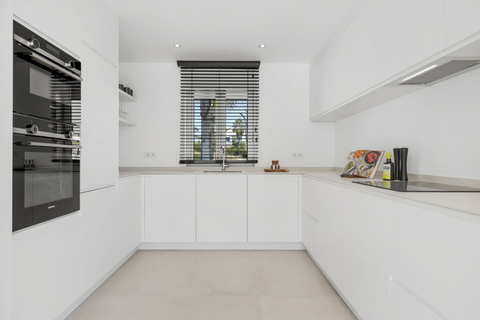 Villa a Estepona, Malaga, Estepona - € 1.489.000 | Ref: BLXR-1094A - foto 8
