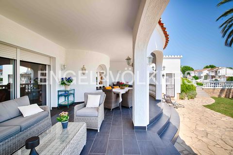 Villa a Empuriabrava, Gerona, Empuriabrava - € 1.650.000 | Ref: W-02Z1QR - foto 8