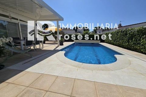 Villa i Empuriabrava, Gerona, Empuriabrava - € 570.000 | Ref: 3440 - foto 1