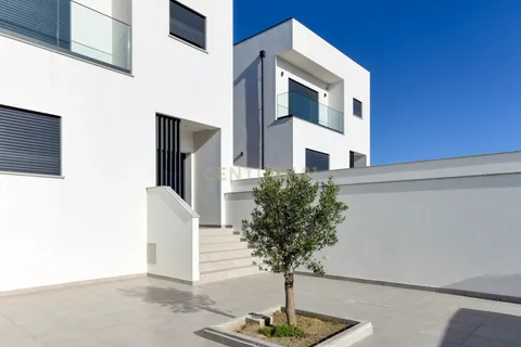Villa a Azambuja, Lisbon, Azambuja - € 570.000 | Ref: C0505-00223 - foto 11
