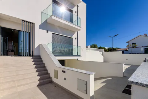 Villa i Azambuja, Lisbon, Azambuja - € 600.000 | Ref: C0505-00222 - foto 1