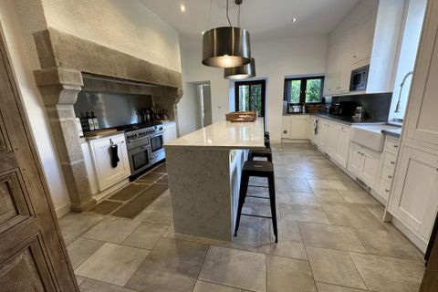 Villa i Chalus, Haute-Vienne, Chalus - € 975.000 | Ref: 7A3B16D6BAD547AE - foto 8
