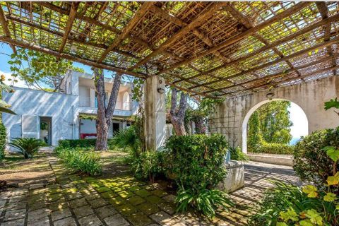 Villa a Ischia, Naples, Ischia - € 2.650.000 | Ref: AV213 - foto 12