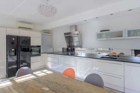 Villa i Marseille, Bouches-du-Rhone, Marseille - € 1.750.000 | Ref: HH-15870437 - foto 8