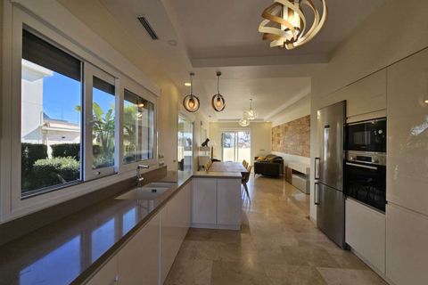 Villa a La Zenia, Alicante, La Zenia - € 1.500.000 | Ref: 87-435-11-854 - foto 14