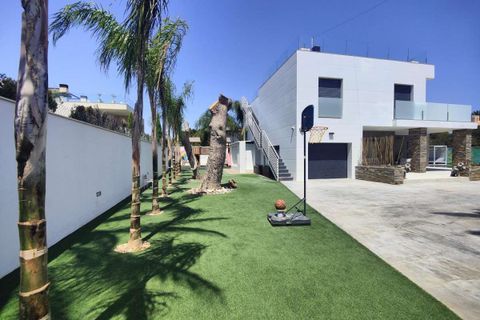 Villa a Cabo Roig, Alicante, Cabo Roig - € 1.559.900 | Ref: 55-390-11-770 - foto 4
