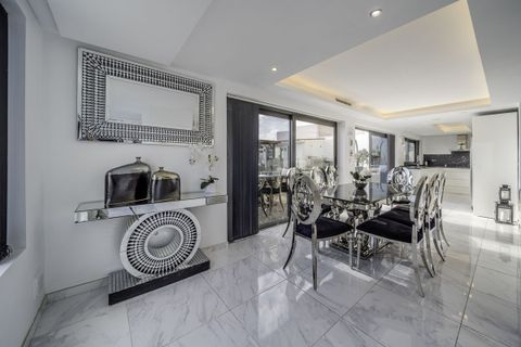 Villa a Benalmadena, Malaga, Benalmadena - € 1.399.000 | Ref: R4909465 - foto 23