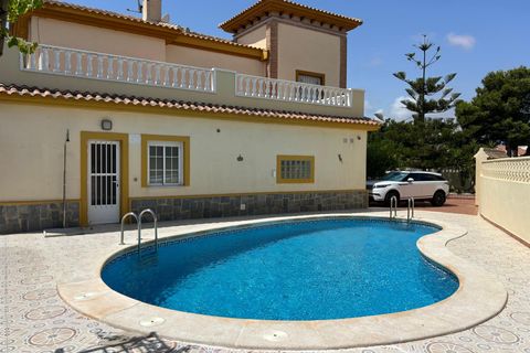 Villa i Torrevieja, Alicante, Torrevieja - € 445.000 | Ref: AM-01992/8919 - foto 1