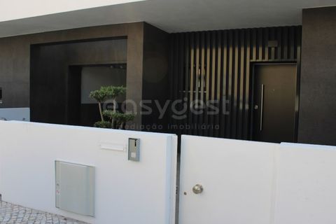 Rækkehus i Loures, Lisbon, Loures - € 797.500 | Ref: PF97736JT - foto 4