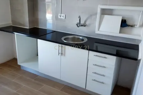 Erhvervsejendom i Amadora, Lisbon, Amadora - € 215.000 | Ref: C0484-00197 - foto 4