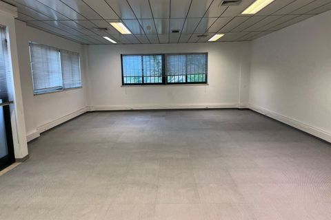 Erhvervsejendom i Alges, Lisbon, Alges - € 255.000 | Ref: W6402 - foto 1
