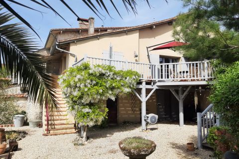 Landsbyhus i Aubeterre-sur-Dronne, Charente, Aubeterre-sur-Dronne - € 275.000 | Ref: BVI82069 - foto 1