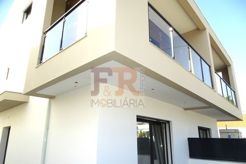 Villa i Quinta do Conde, Setubal, Quinta do Conde - € 420.000 | Ref: MGN6383 - foto 1