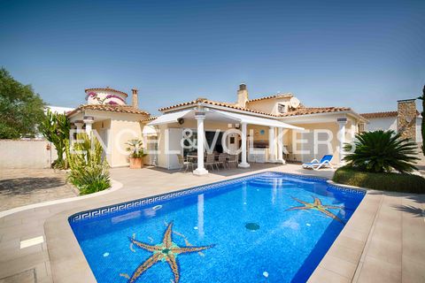 Villa i Empuriabrava, Gerona, Empuriabrava - € 749.000 | Ref: W-04666Y - foto 1