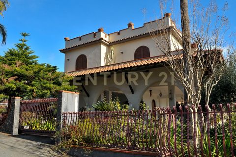 Villa a Giarre, Catania, Giarre - € 749.000 | Ref: 013-007 - foto 2