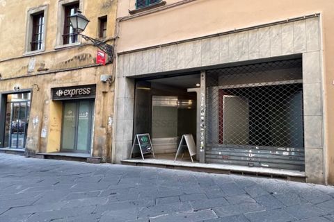 Erhvervsejendom i Lucca, Lucca, Lucca - € 350.000 | Ref: UF03005 - foto 1