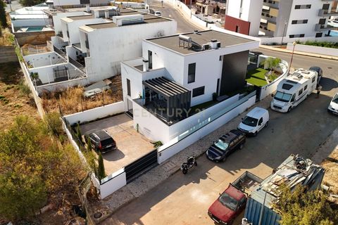 Villa i Alvor, Faro, Alvor - € 799.000 | Ref: C0240-03348 - foto 1