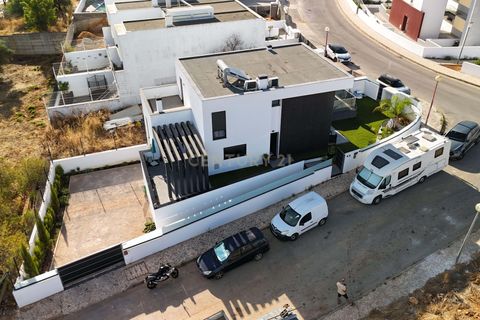 Villa i Alvor, Faro, Alvor - € 799.000 | Ref: C0240-03348 - foto 14