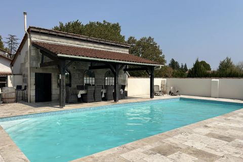 Villa a Aubeterre-sur-Dronne, Charente, Aubeterre-sur-Dronne - € 425.000 | Ref: BVI81930 - foto 2