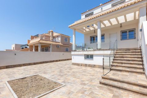 Villa a Torrevieja, Alicante, Torrevieja - € 549.000 | Ref: 21-S682-776 - foto 2