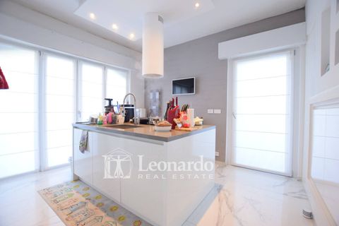 Rækkehus i Montignoso, Massa and Carrara, Montignoso - € 1.350.000 | Ref: REA512 - foto 10