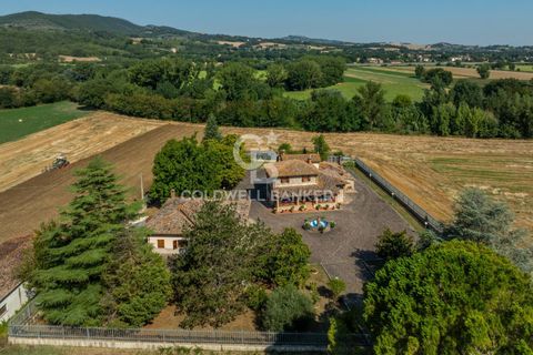 Herregård i Todi, Perugia, Todi - € 890 000 | Ref: CBI134-1917-195 - foto 44