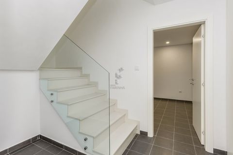 Villa i Odivelas, Lisbon, Odivelas - € 940.000 | Ref: Moradia a estrar T4 - foto 34