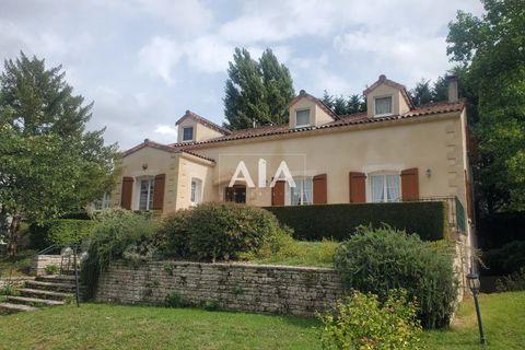 Stadthaus in Ruffec, Charente, Ruffec - € 283.000 | Ref: 1257 - Foto 1