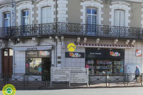 Erhvervsejendom i Commentry, Allier, Commentry - € 57.500 | Ref: 120CAL110394 - foto 1