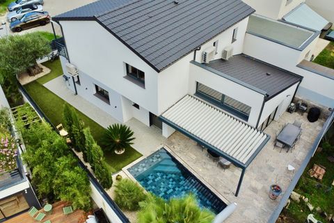 Villa a Vienne, Isere, Vienne - € 465.000 | Ref: 1054 - foto 2