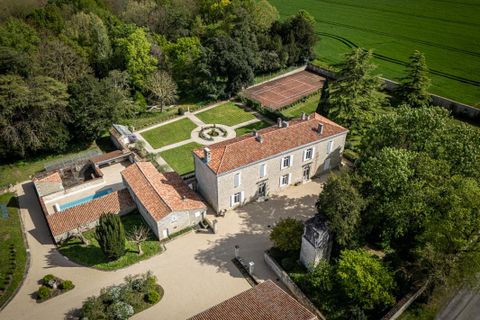 Villa i Fontenay-le-Comte, Vendee, Fontenay-le-Comte - € 1.655.000 | Ref: 410761MCM - foto 1