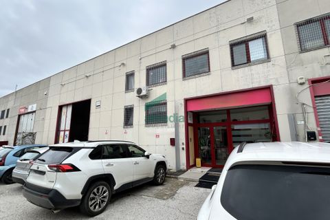 Erhvervsejendom i Modugno, Bari, Modugno - € 250.000 | Ref: 11944/2025 - foto 1